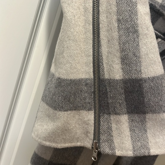 NWT Intermix Grant plaid coat. Size petite - Picture 5 of 6